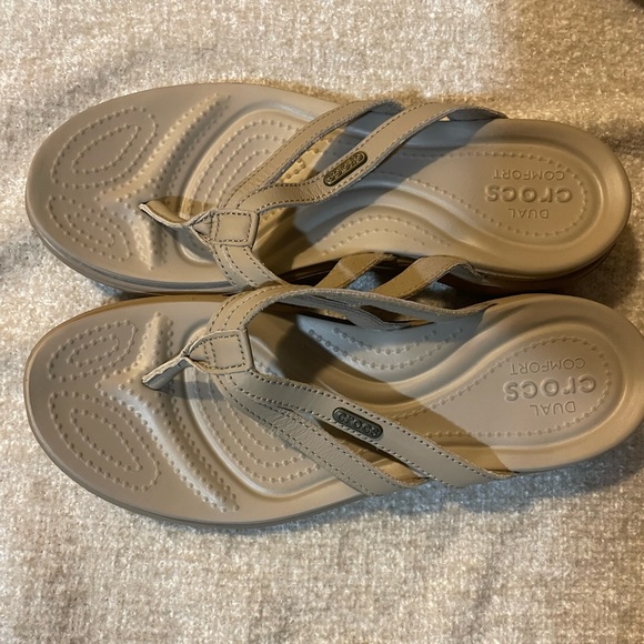 SOLD Crocs Women's Capri Basic Strappy Flip Sz 8 Color:Tumbleweed/Cobblestone - Picture 5 of 7